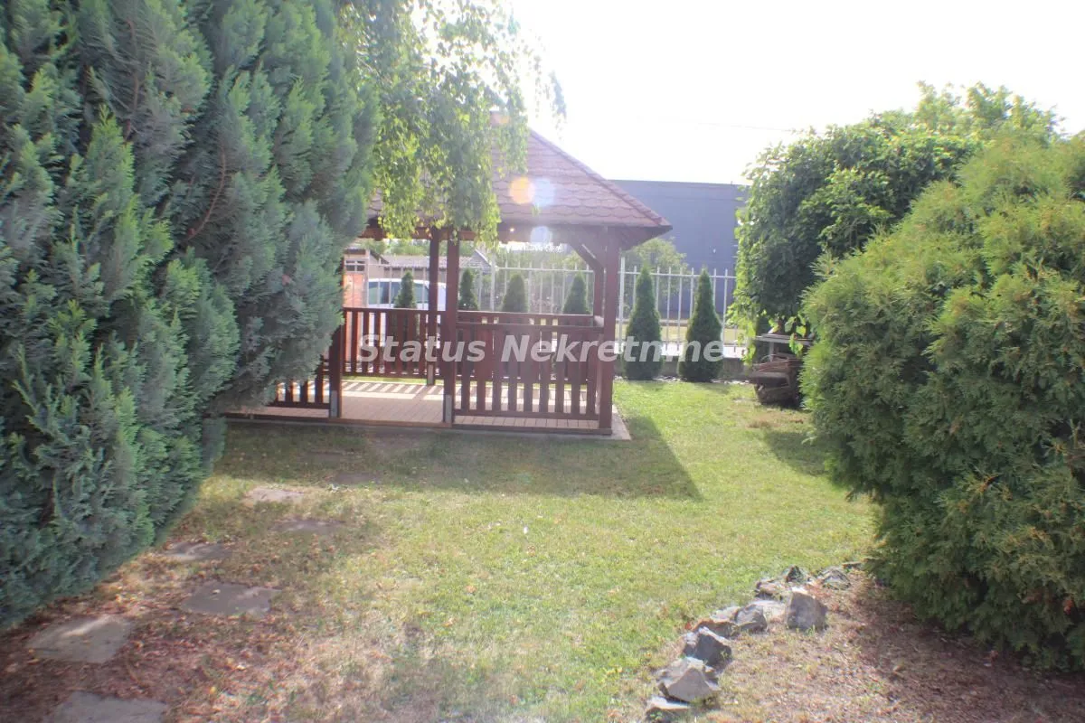 Prodaja, poslovni prostor, 613m², Beočin, Srbija