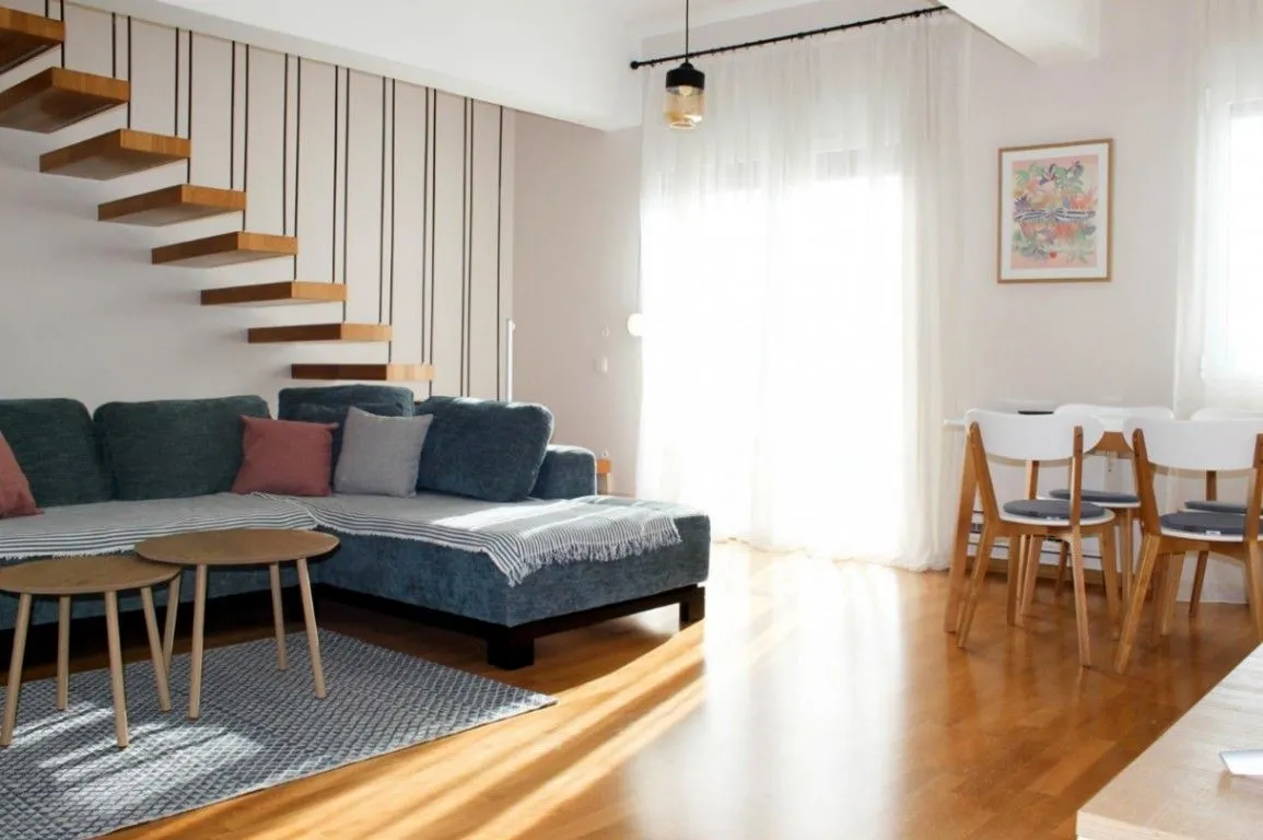 Izdavanje, dvosoban stan, 100m², Centar, Tivat