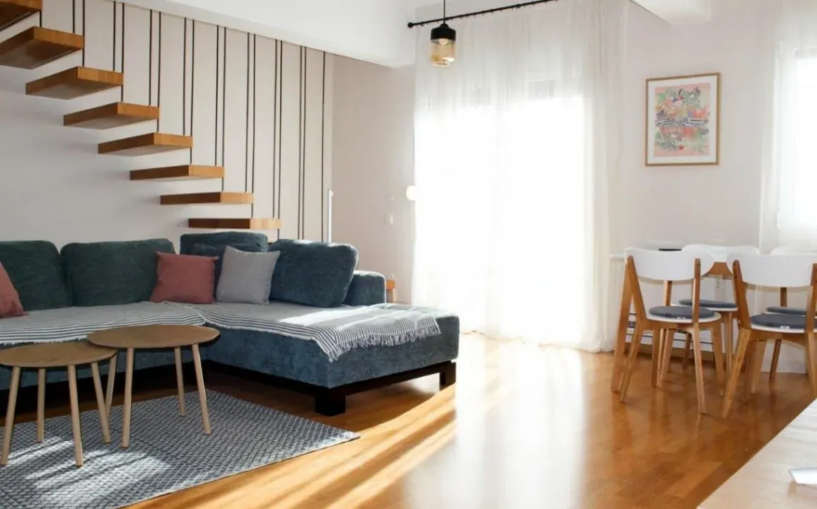 Izdavanje, dvosoban stan, 100m², Centar, Tivat