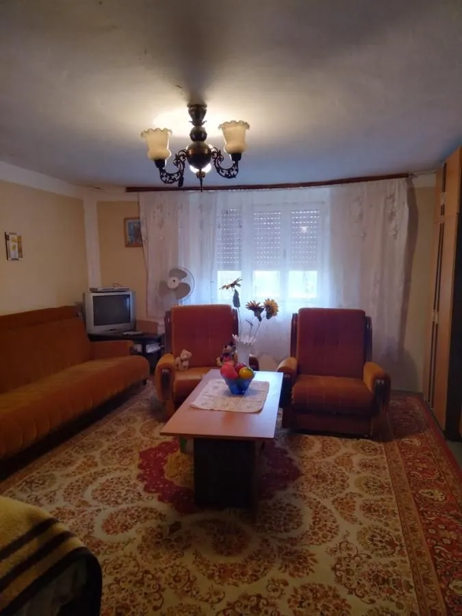 Prodaja, kuća, 130m², Taraš, Zrenjanin