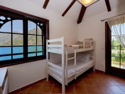 Prodaja, kuća, 235m², Kostanjica, Kotor - image 32