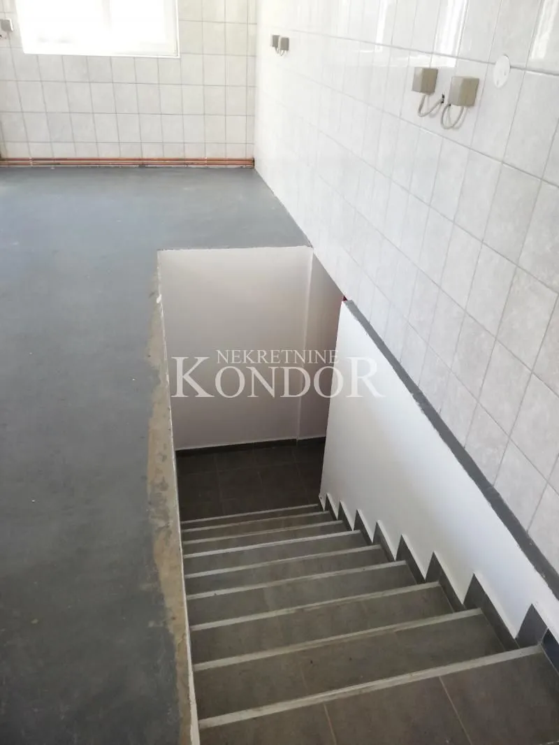 Rent, office space, 350m², Altina, Beograd