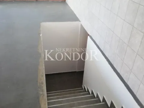 Izdavanje, poslovni prostor, 350m², Altina, Beograd - image 13