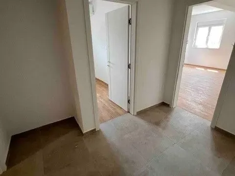 Prodaja, trosoban stan, 106m², Stari Aerodrom, Podgorica - image 10