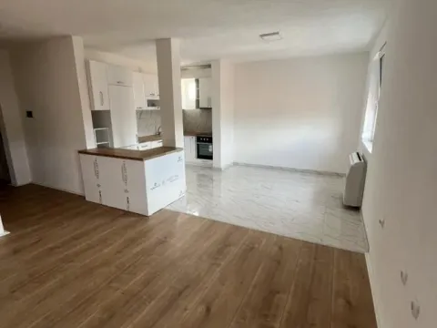 Izdavanje, četvorosoban stan, 90m2, Niš Izdavanje, četvorosoban stan, 90m2, Niš
