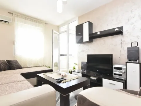 Izdavanje, jednosoban stan, 48m², Stari Aerodrom, Podgorica - image 4