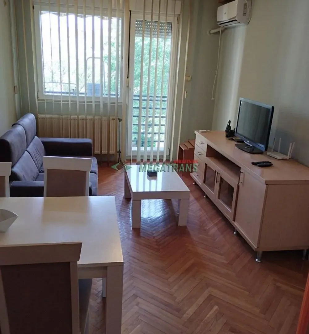 Izdavanje, jednosoban stan, 36m², Adamovićevo Naselje, Novi Sad Sve Podlokacije