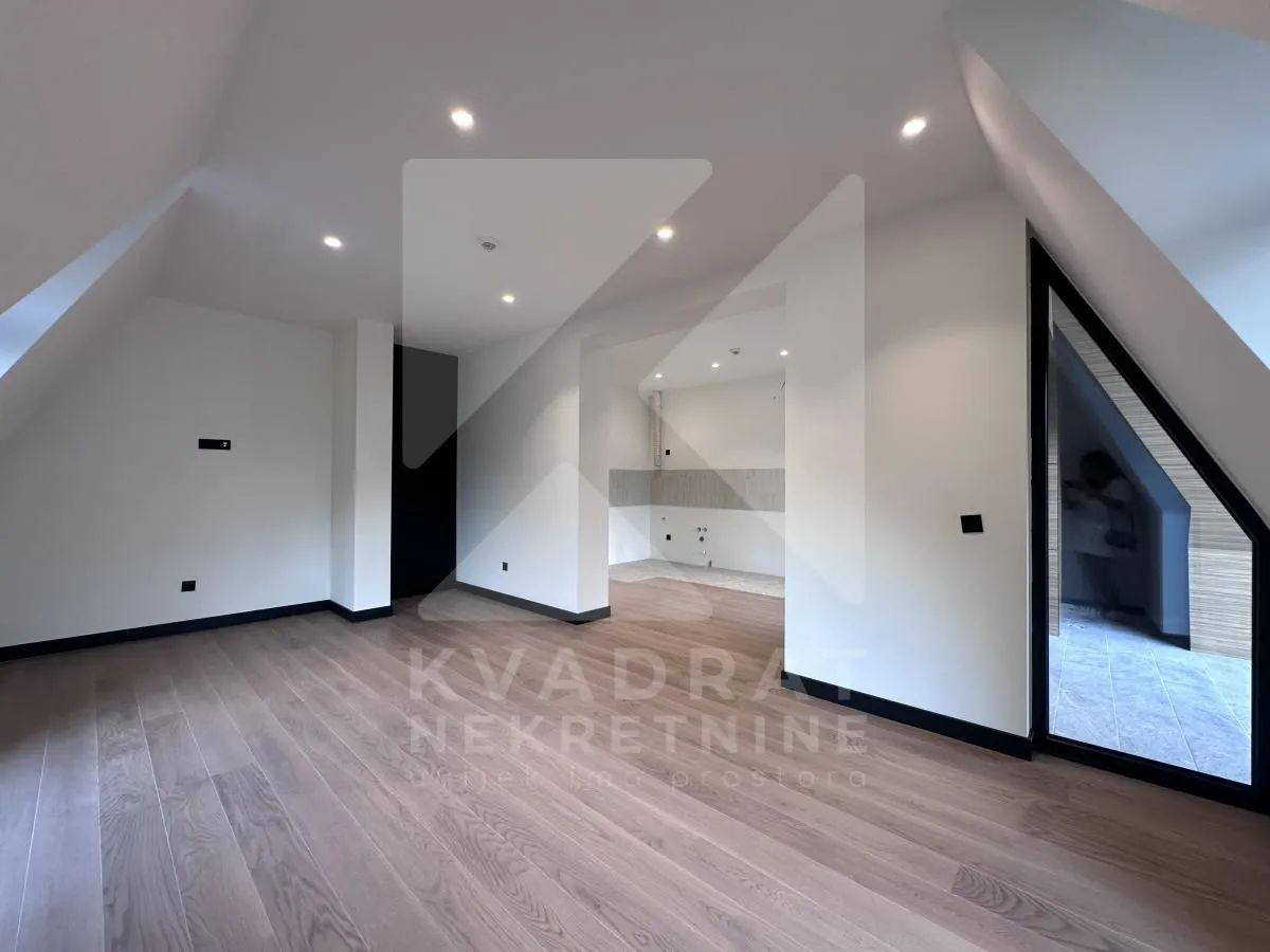 Prodaja, četvorosoban stan, 107m², Centar, Kolašin