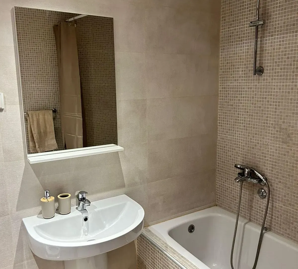 Izdavanje, stan, 50m², Tološka šuma, Podgorica