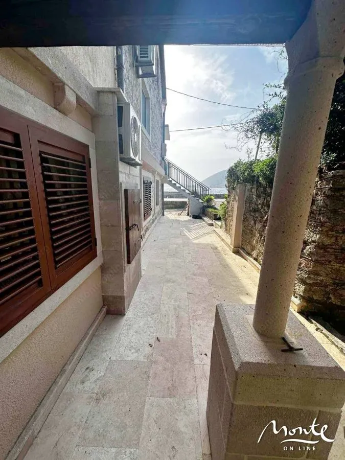 Prodaja, jednosoban stan, 57m², Tivat, Crna Gora