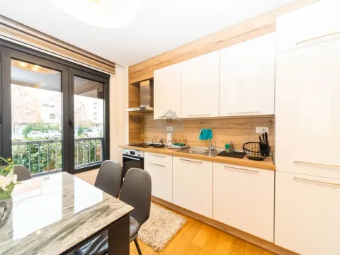 Izdavanje, jednosoban stan, 45m², Blok 6, Podgorica - image 4