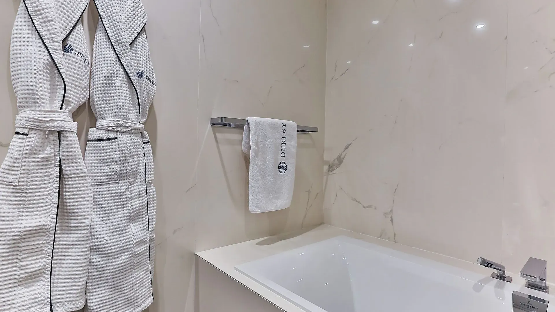 Rent, two bedroom apartment, 138m², Dukley Gardens, Budva