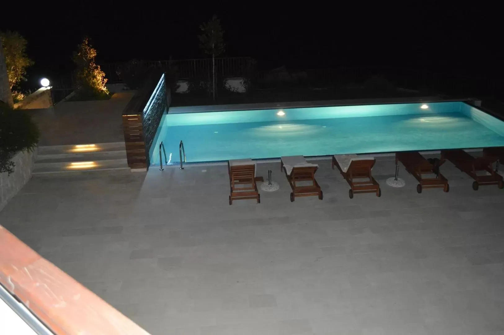 Rent, house, 600m², Blizikuće, Budva