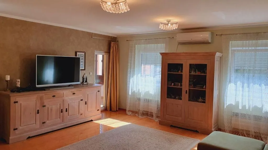 Sale, four bedroom apartment, 180m², Podmaine, Budva