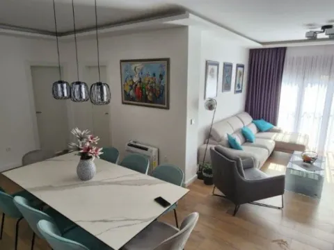 Prodaja, trosoban stan, 98m², Dobrota, Kotor - image 4