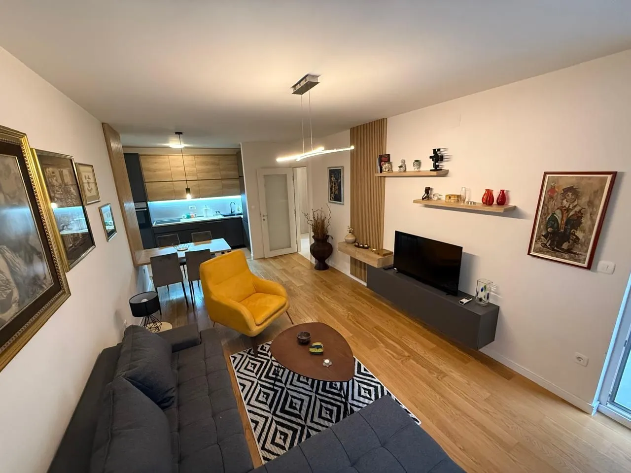 Rent, apartment, 53m², Central Point, Podgorica
