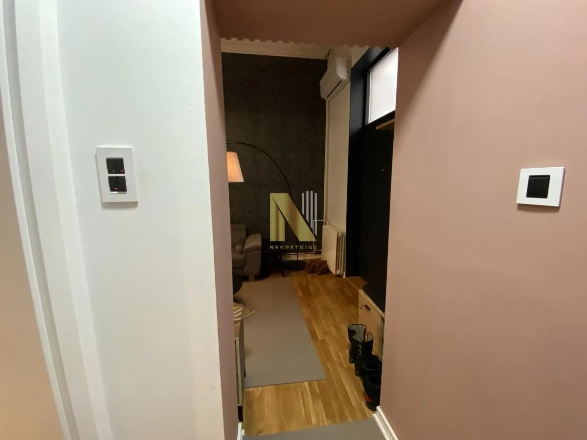 Izdavanje, dvosoban stan, 49m², Centar, Novi Sad