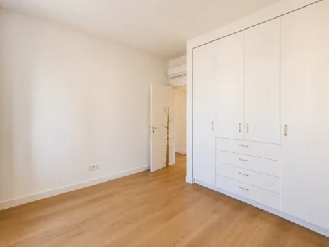 Rent, three bedroom apartment, 85m², Savski Venac, Beograd - image 14