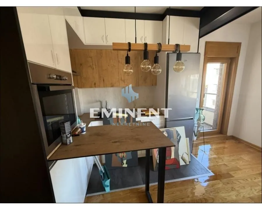 Izdavanje, trosoban stan, 56m², Južni Bulevar, Vračar Sve Podlokacije