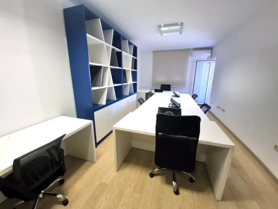 Izdavanje, poslovni prostor, 75m², City Kvart, Podgorica