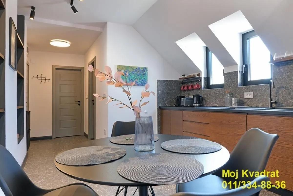 Prodaja, četvorosoban stan, 109m², Zemun Centar, Zemun Sve Podlokacije