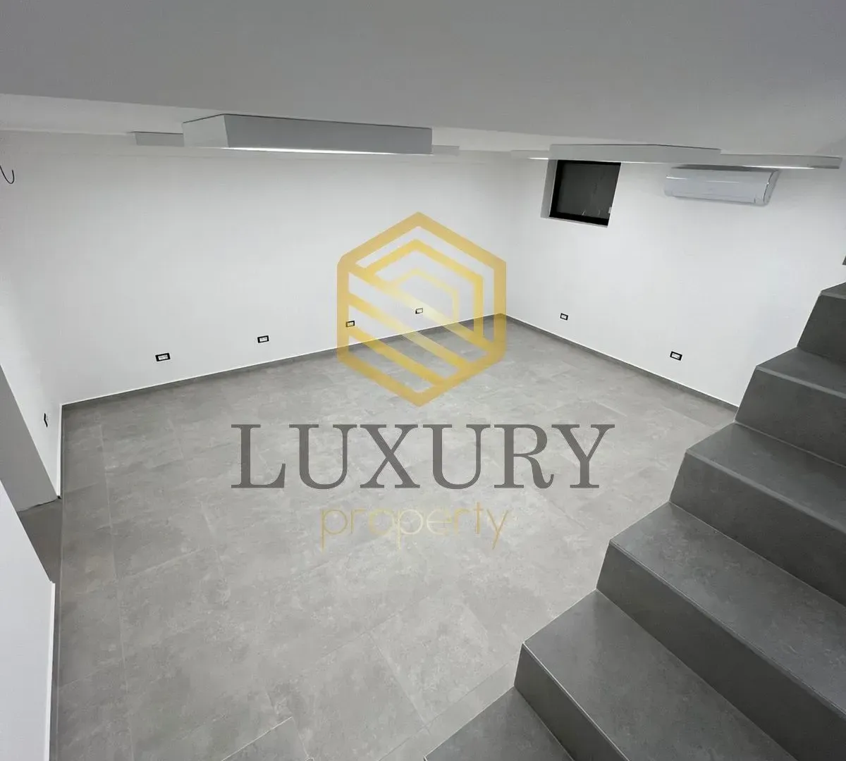 Rent, office space, 95m², City Kvart, Podgorica