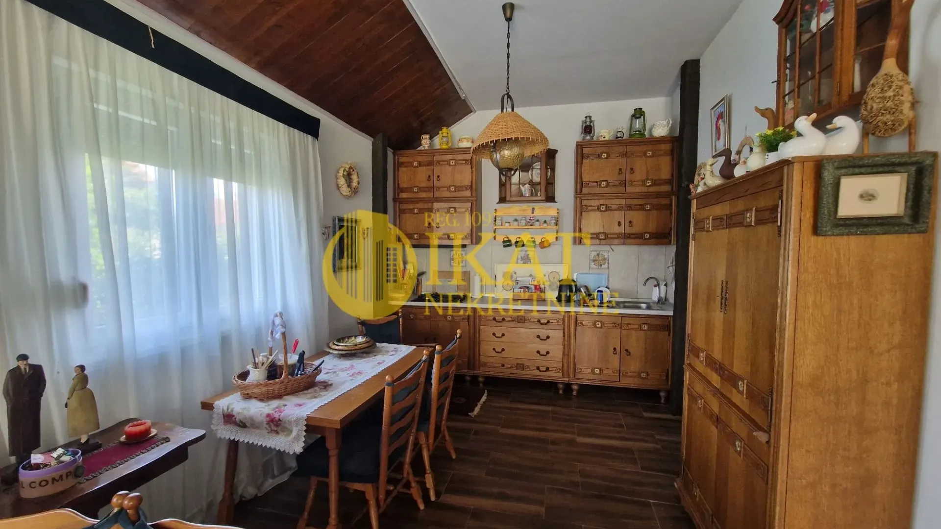 Prodaja, kuća, 356m², Lisović, Barajevo