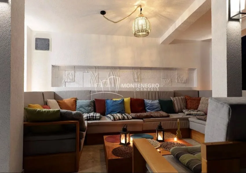 Prodaja, kuća, 365m², Centar, Bar