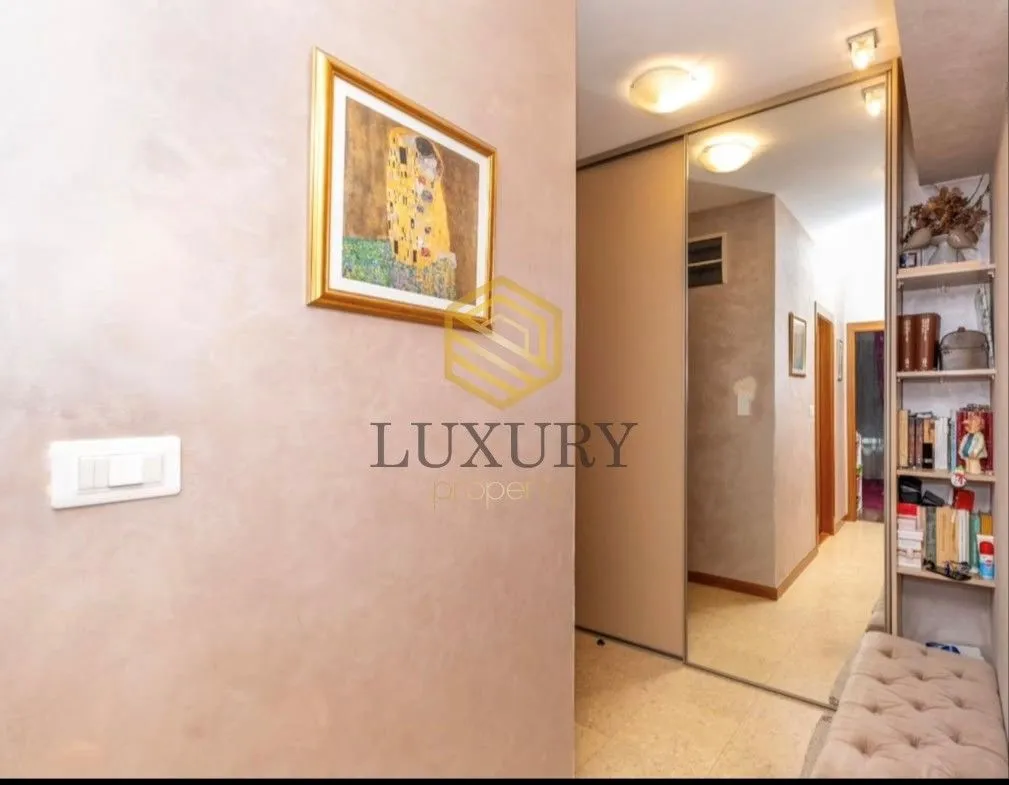 Izdavanje, dvosoban stan, 64m², Centar, Podgorica