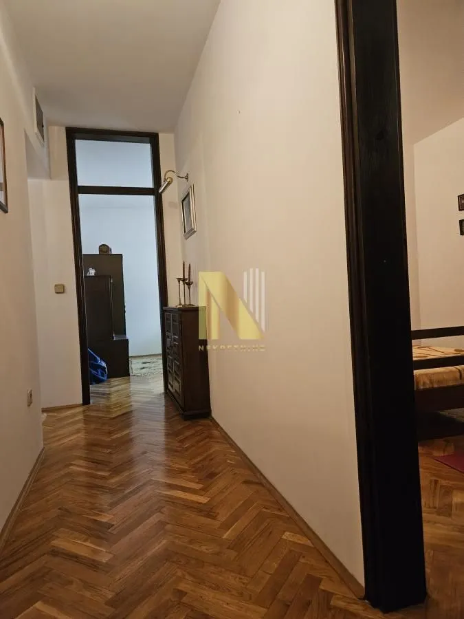 Prodaja, kuća, 331m², Veternik, Novi Sad Sve Podlokacije
