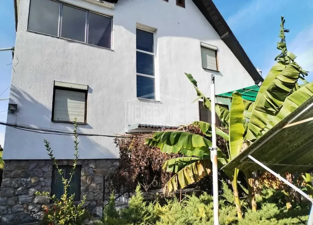 Prodaja, kuća, 328m², Železničko Naselje, Subotica