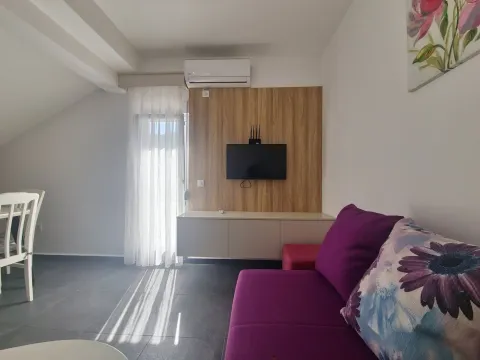 Rent, one bedroom apartment, 45m², Lastva Grbaljska, Kotor - image 10