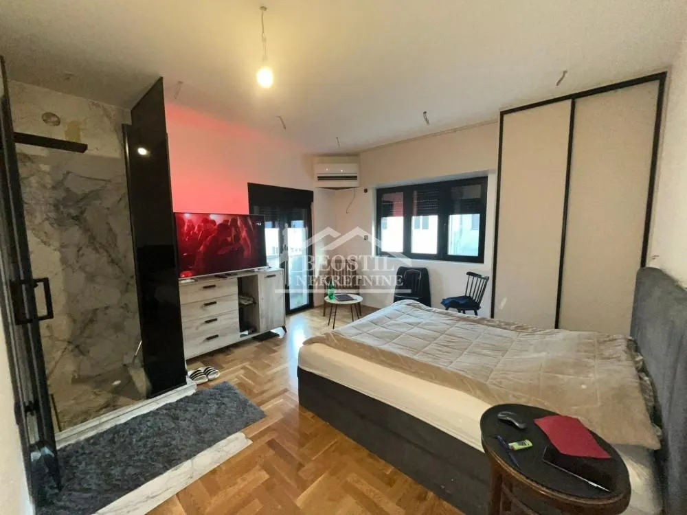 Prodaja, četvorosoban stan, 130m², Centar, Smederevo