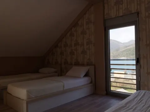 Izdavanje, trosoban stan, 140m², Opatovo, Tivat - image 6