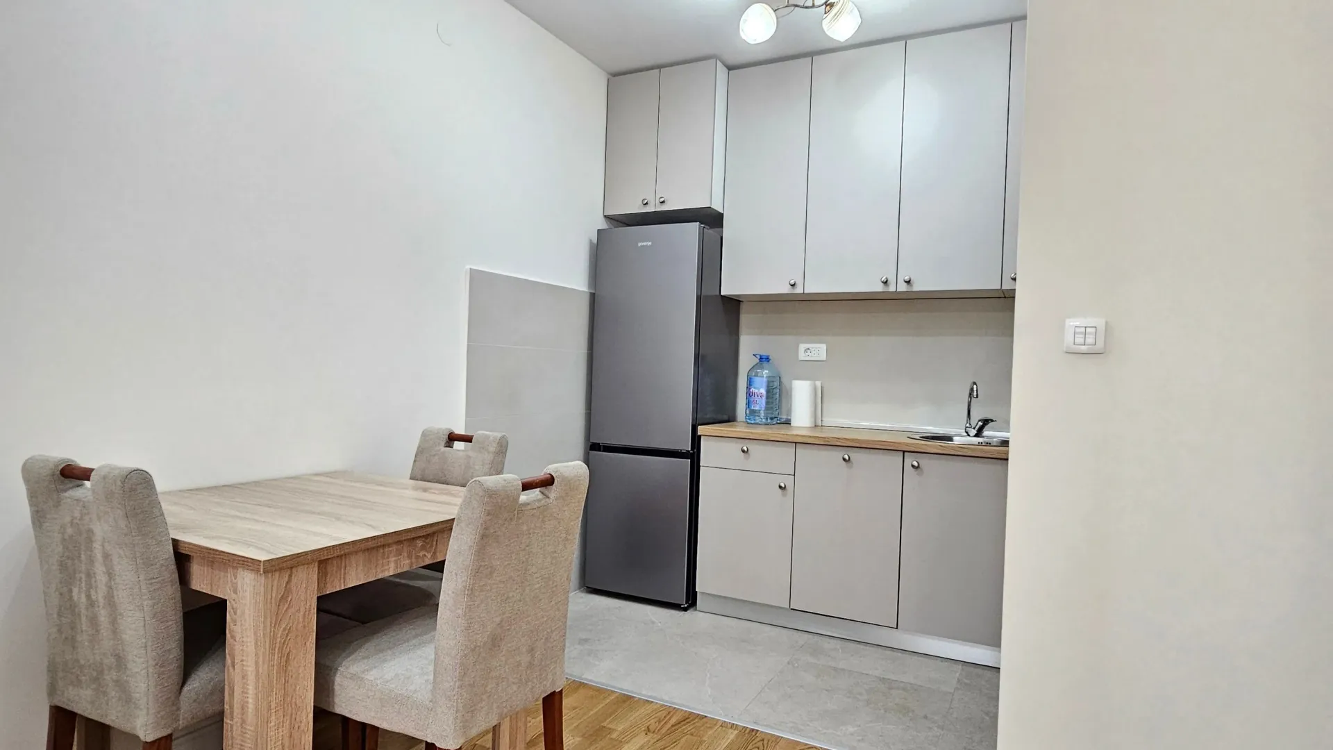 Izdavanje, jednosoban stan, 42m², Pobrežje, Podgorica