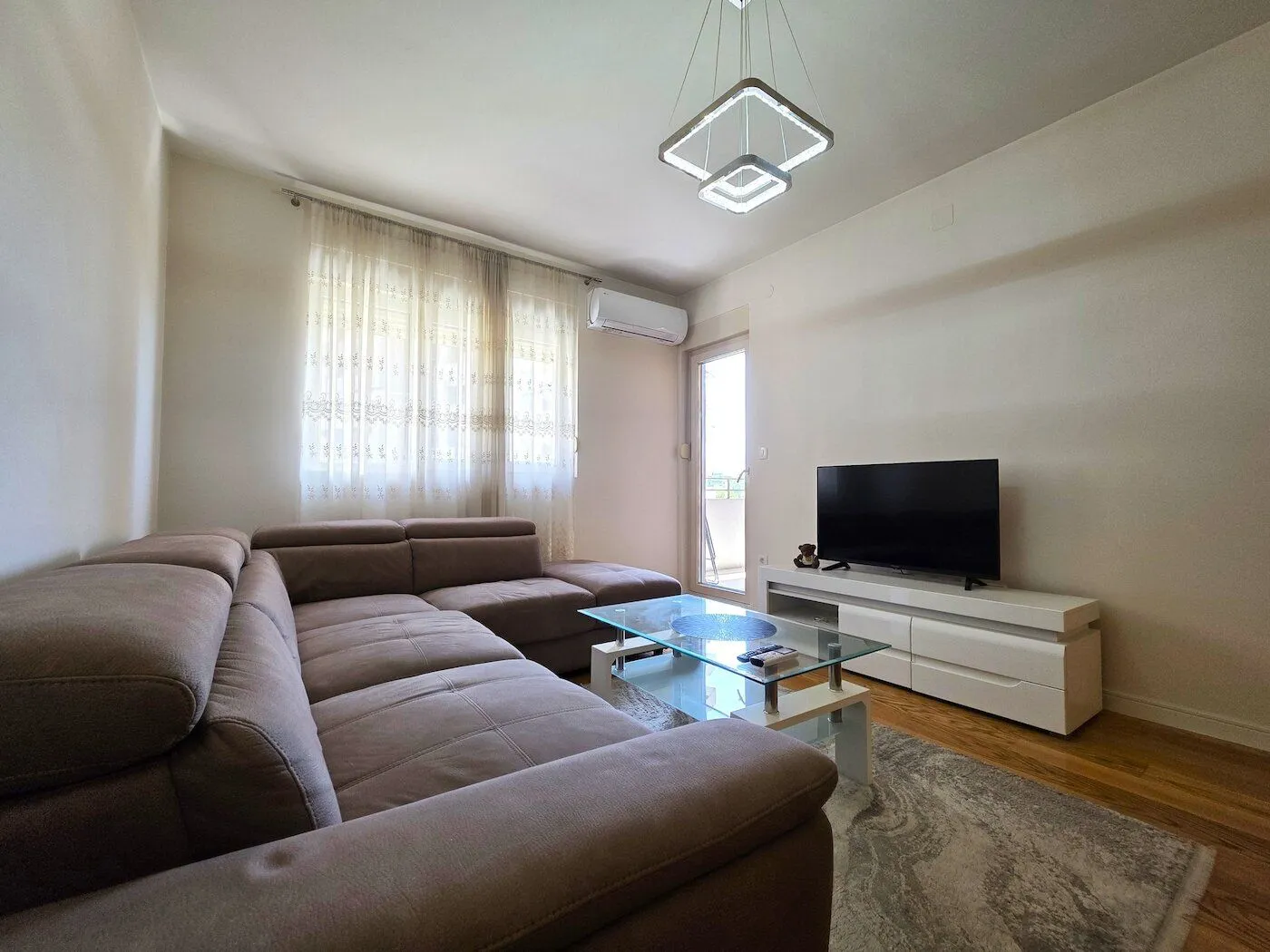 Rent, apartment, 49m², Central Point, Podgorica