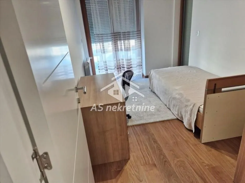 Rent, four bedroom apartment, 100m², Novi Beograd Blok 65, Novi Beograd Sve Podlokacije