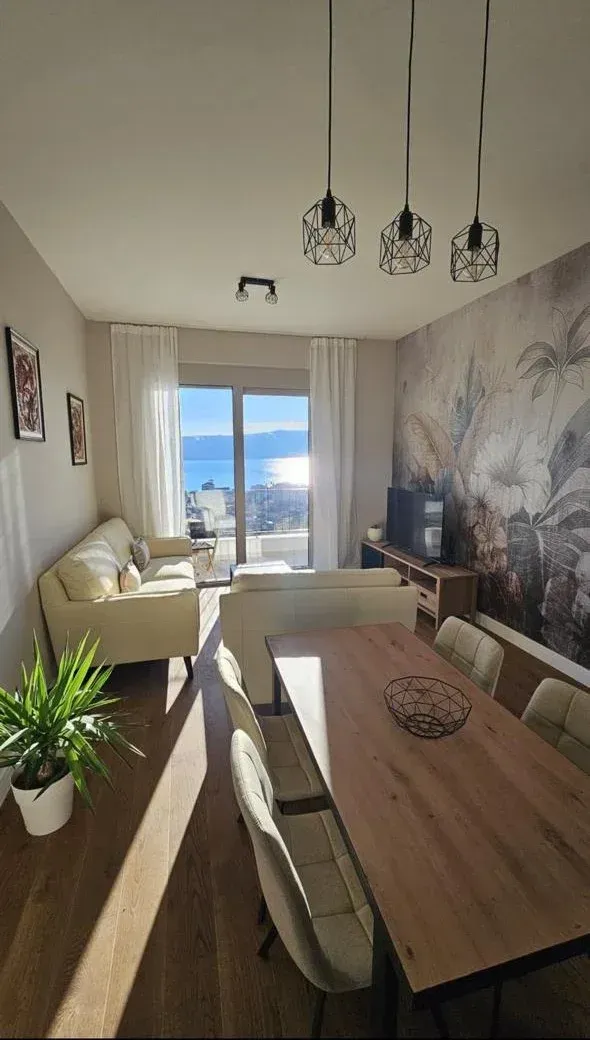 Izdavanje, stan, 56m², Tivat, Crna Gora