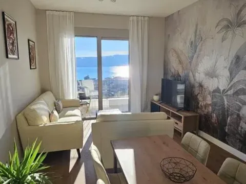 Izdavanje, stan, 56m², Tivat, Crna Gora - image 1