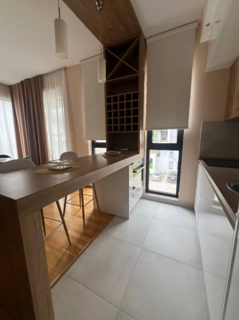 Izdavanje, dvosoban stan, 66m², Donja Lastva, Tivat