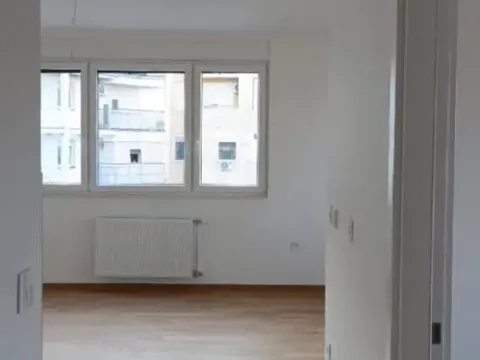 Prodaja, četvorosoban stan, 77m², Bulevar patrijarha Pavla, Novi Sad Sve Podlokacije - image 1