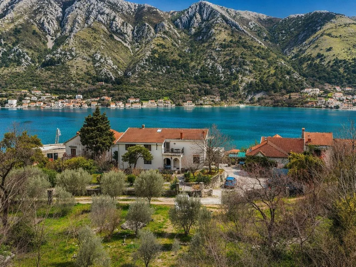 Prodaja, plac, 3200m², Dobrota, Kotor