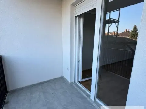 Prodaja, trosoban stan, 67m², Centar, Stara Pazova - image 7