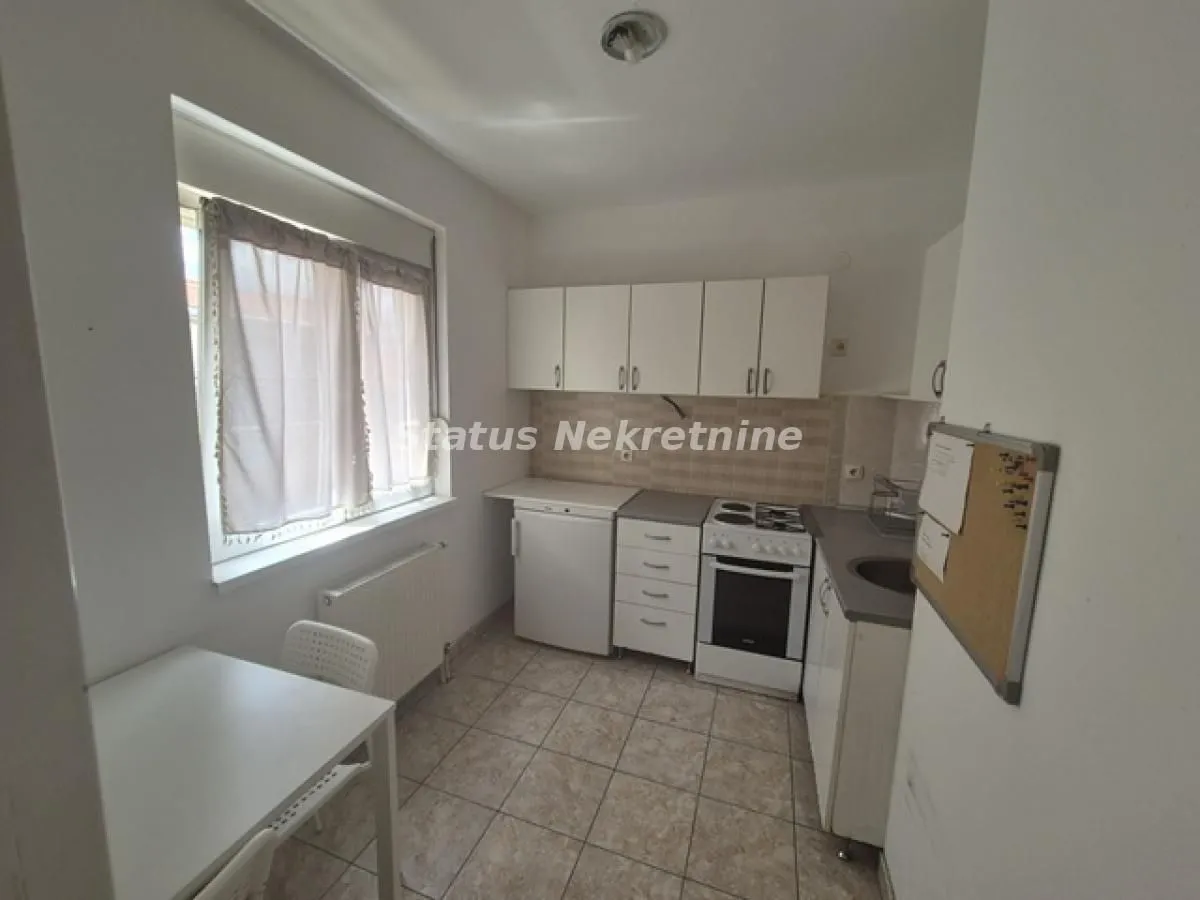 Izdavanje, dvosoban stan, 55m², Centar, Novi Sad