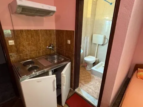 Izdavanje, garsonjera, 25m², Donja Lastva, Tivat - image 4