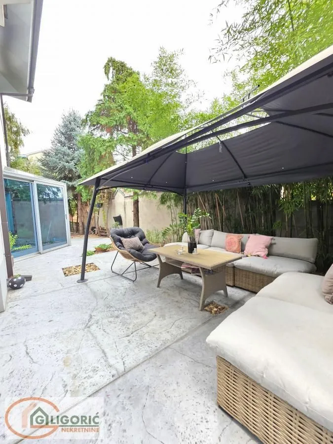 Sale, house, 400m², Denkova Basta, Zvezdara Sve Podlokacije