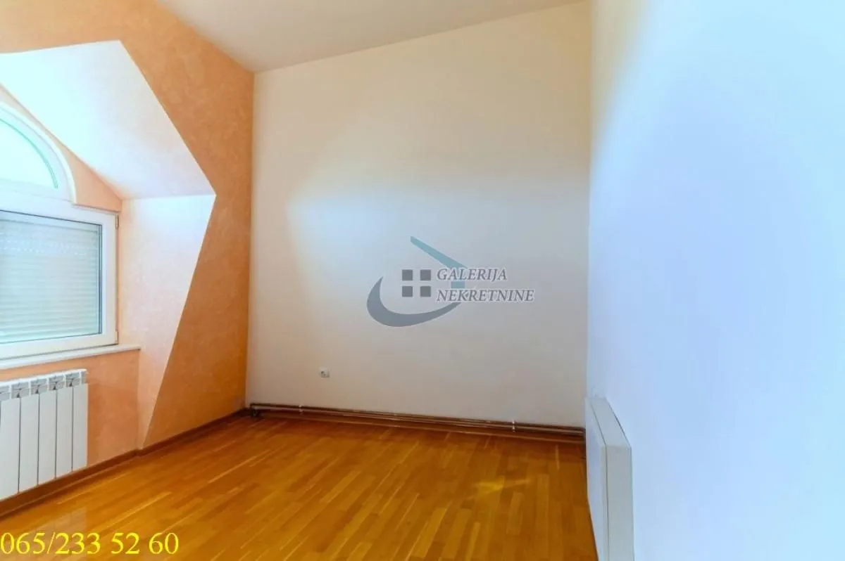 Prodaja, četvorosoban stan, 99m², Farmaceutski Fakultet, Voždovac Sve Podlokacije
