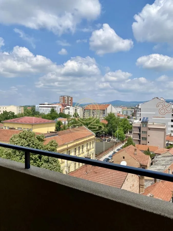 Prodaja, trosoban stan, 76m², Crveni Pevac, Niš
