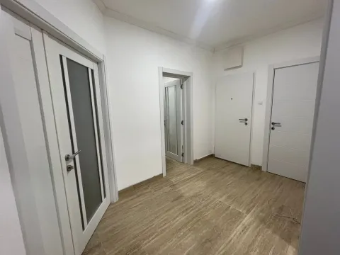 Izdavanje, trosoban stan, 100m², Zabjelo, Podgorica - image 11