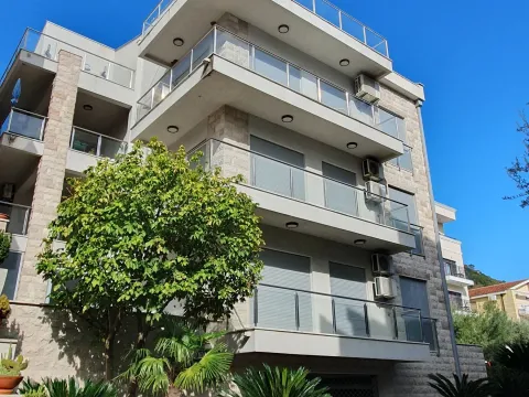 Sale, three bedroom apartment, 171m², Petrovac, Budva - image 23
